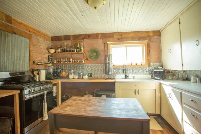 $619,000 | 16898 Mecklenburg Road North, Davenport, WA 99122