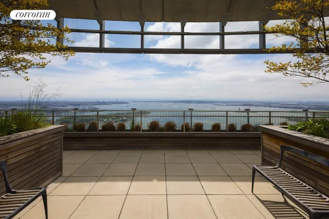 $1,900,000 | 50 West Street, Unit 18A | Financial District