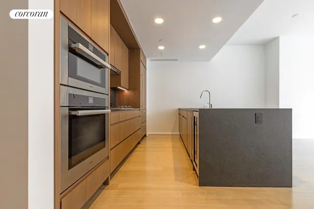 $1,900,000 | 50 West Street, Unit 18A | Financial District