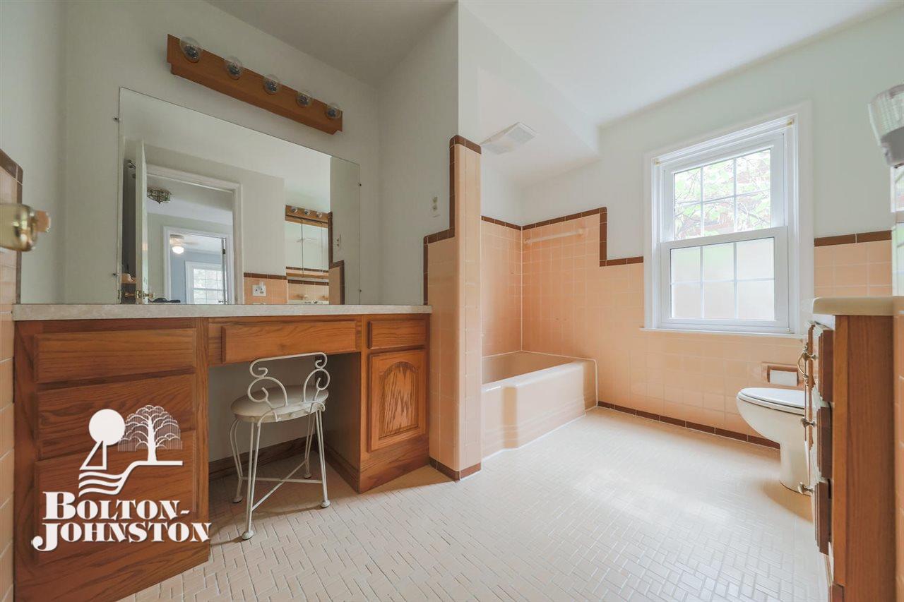 1948 Broadstone Road Grosse Pointe Woods, MI 48236 - Photo 14 of 20