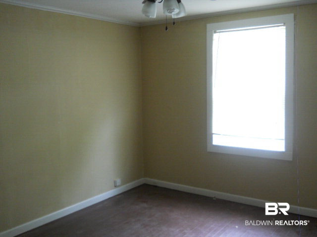 813 Douglas Avenue Brewton, AL 36426 - Photo 5 of 9 Master BR