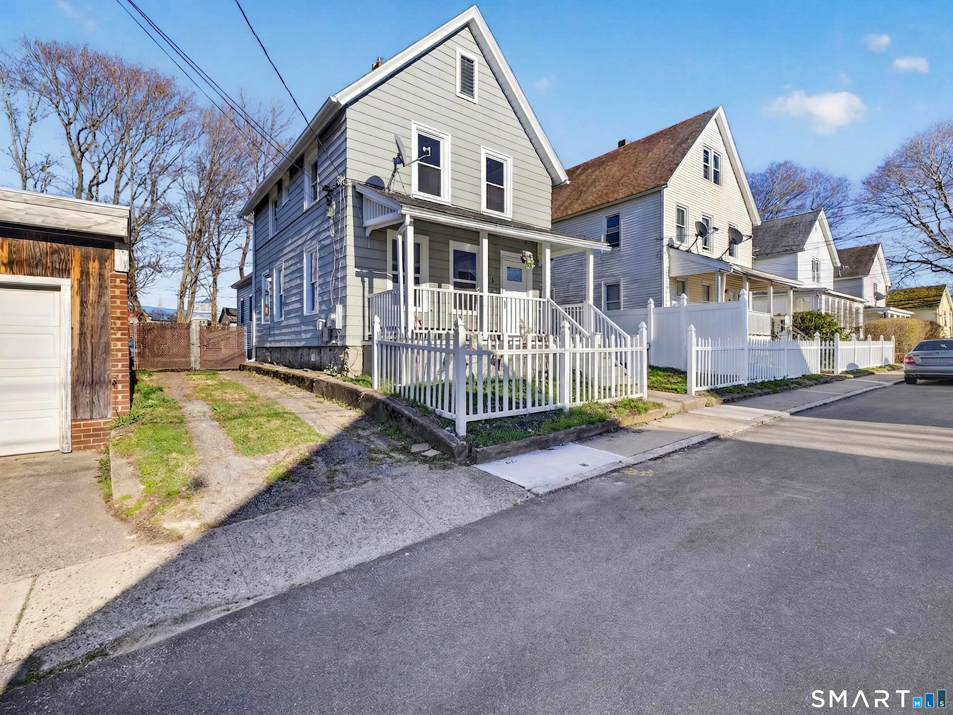 12 Clover Court New London, CT 06320 - Photo 2 of 29 a view of a house with a park