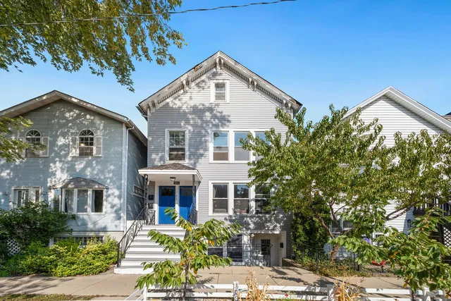 $699,000 | 1934 West Race Avenue, Chicago, IL 60622