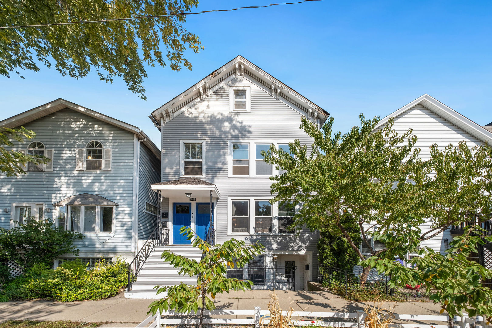 1934 West Race Avenue Chicago, IL 60622 - Photo 1 of 35 a front view of a house with garden
