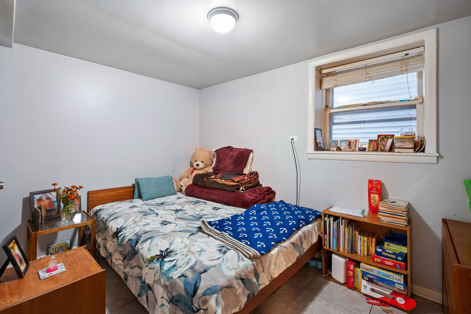 1934 West Race Avenue Chicago, IL 60622 - Photo 21 of 35 a bedroom with bed and a window