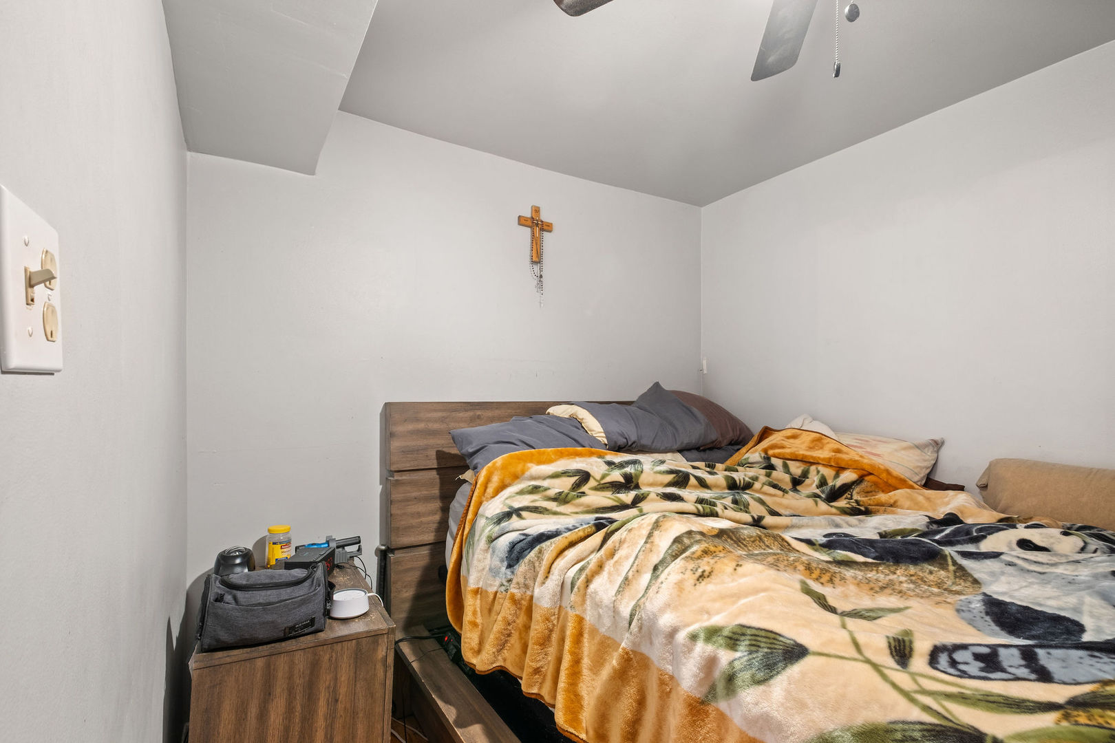 1934 West Race Avenue Chicago, IL 60622 - Photo 22 of 35 a bedroom with a bed and a dresser
