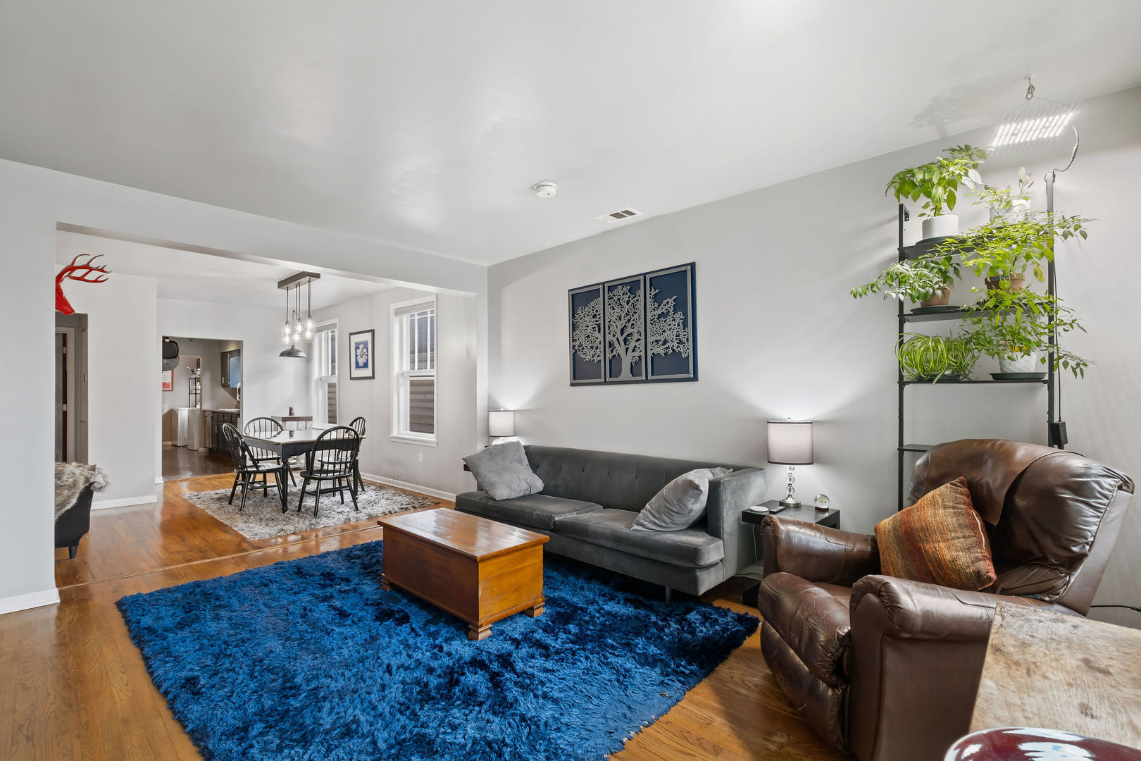 1934 West Race Avenue Chicago, IL 60622 - Photo 3 of 35 a living room with furniture rug and window
