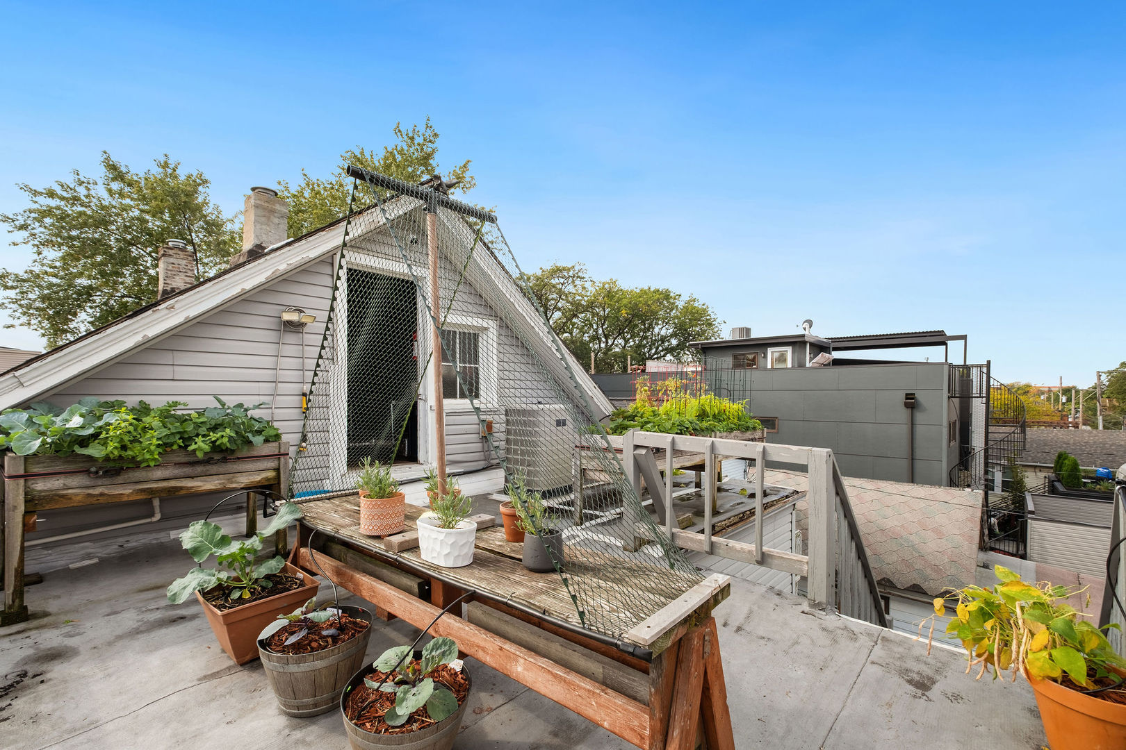 1934 West Race Avenue Chicago, IL 60622 - Photo 33 of 35 a view of an outdoor sitting area with furniture