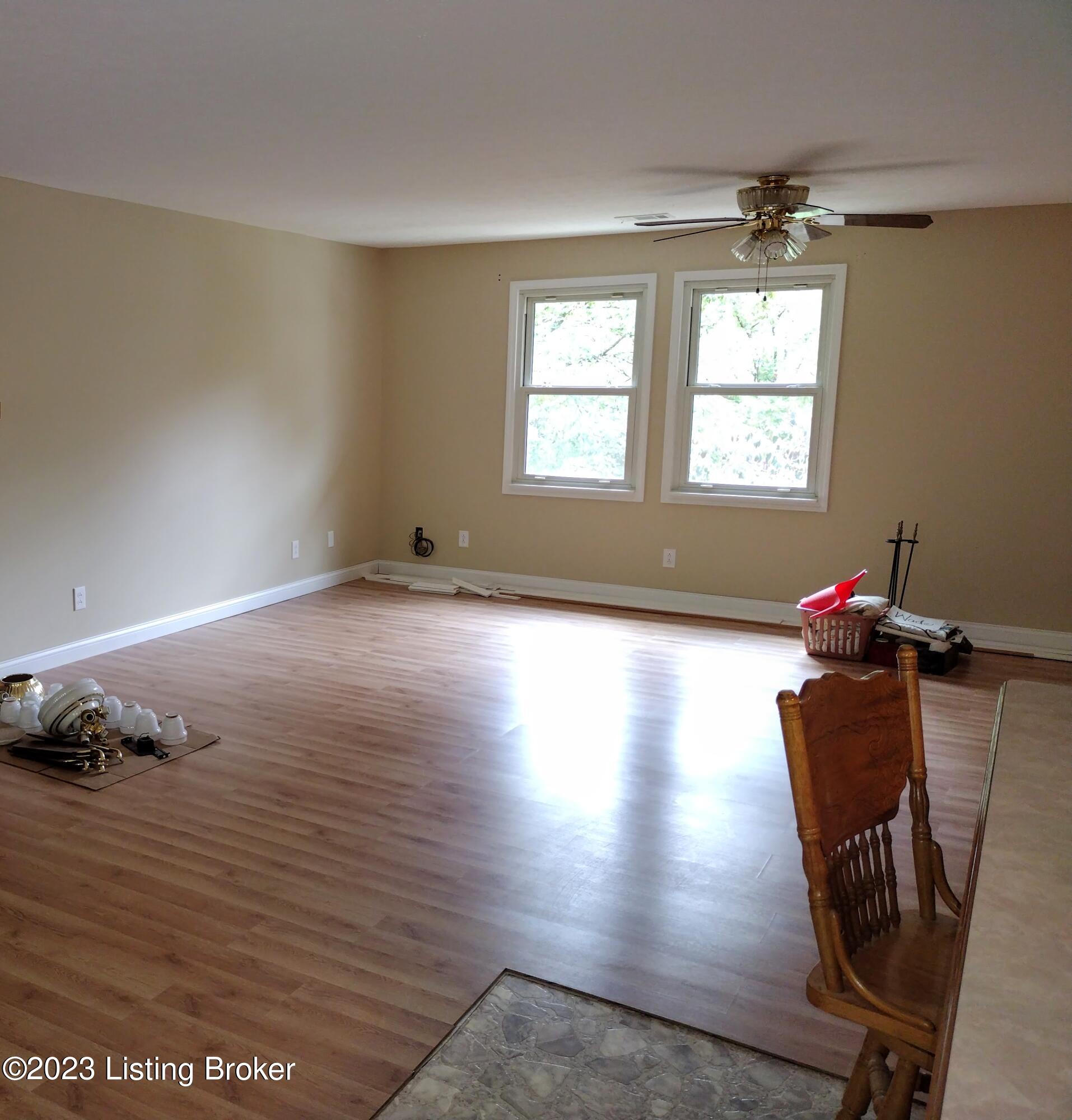 333 Buckman Hollow Road Shepherdsville, KY 40165 - Photo 19 of 35 Living Room