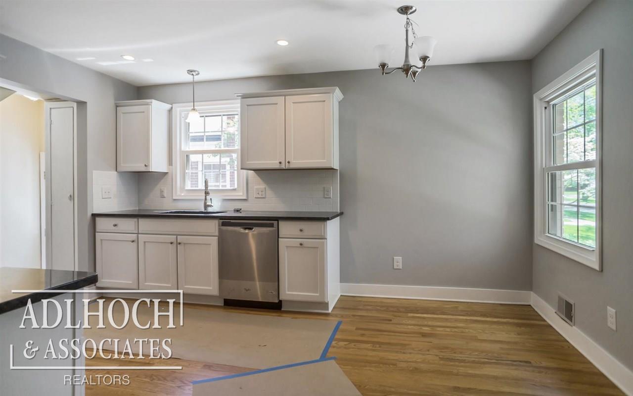412 Lothrop Road Grosse Pointe Farms, MI 48236 - Photo 8 of 29