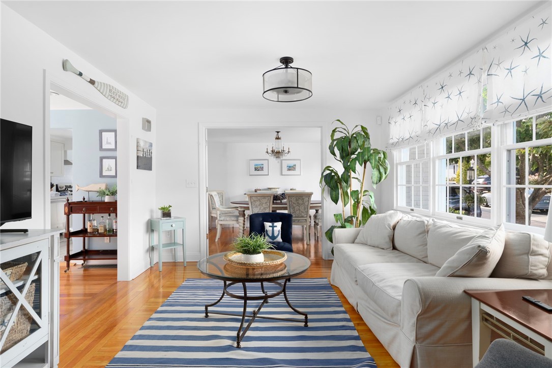 73 Merton Road Newport, RI 02840 - Photo 3 of 41