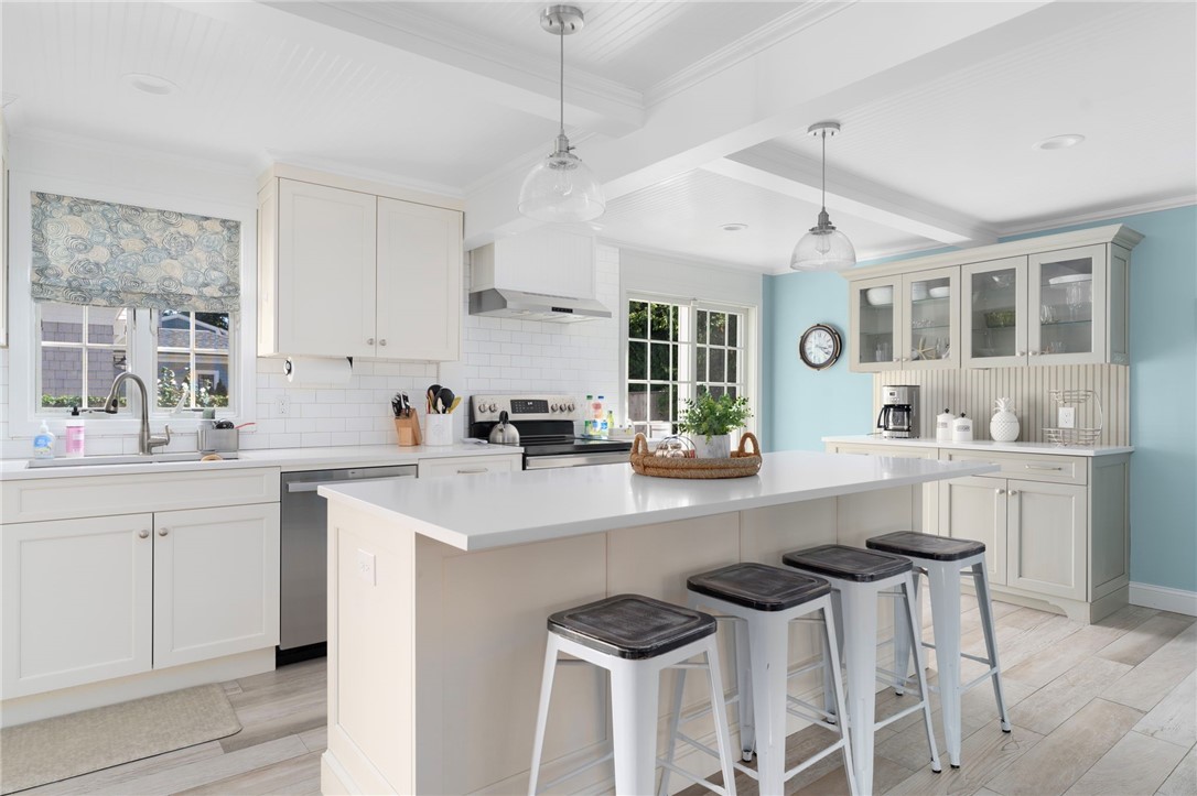 73 Merton Road Newport, RI 02840 - Photo 10 of 41