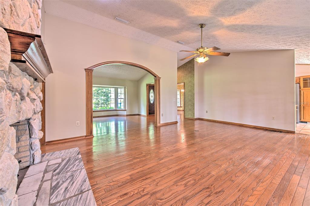 2102 Whitlock Place Dover, FL 33527 - Photo 11 of 45