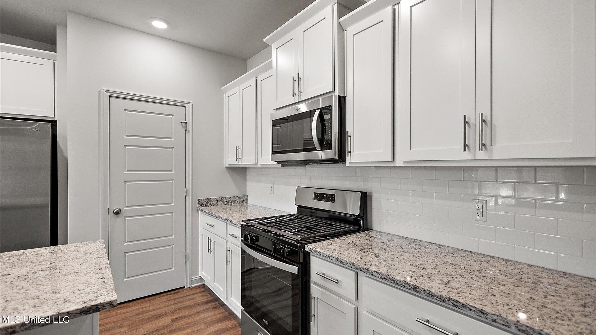 728 Honeysuckle Loop Canton, MS 39046 - Photo 14 of 35 15-3HTP5807