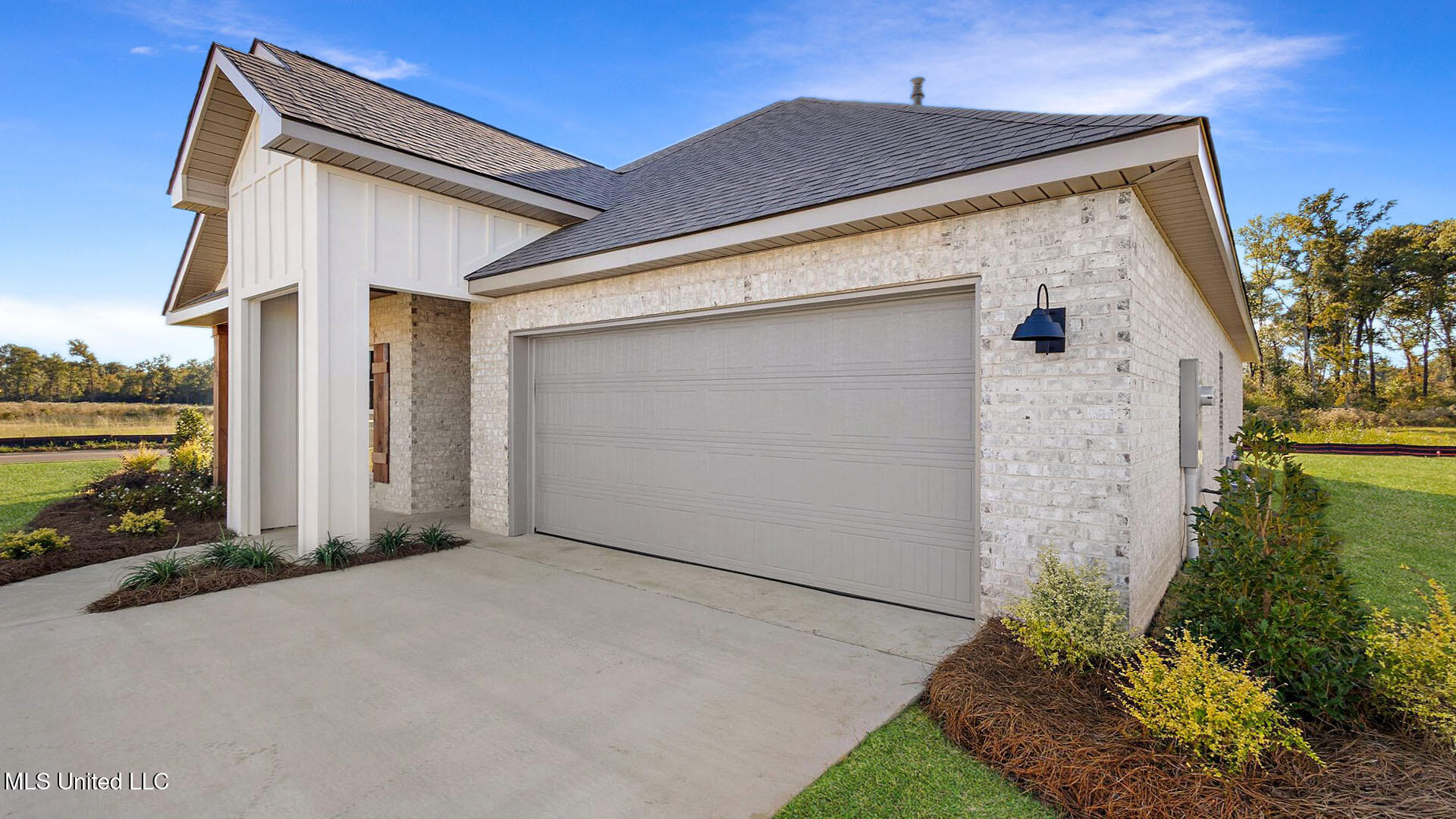 728 Honeysuckle Loop Canton, MS 39046 - Photo 2 of 35 2-HTP_1311_