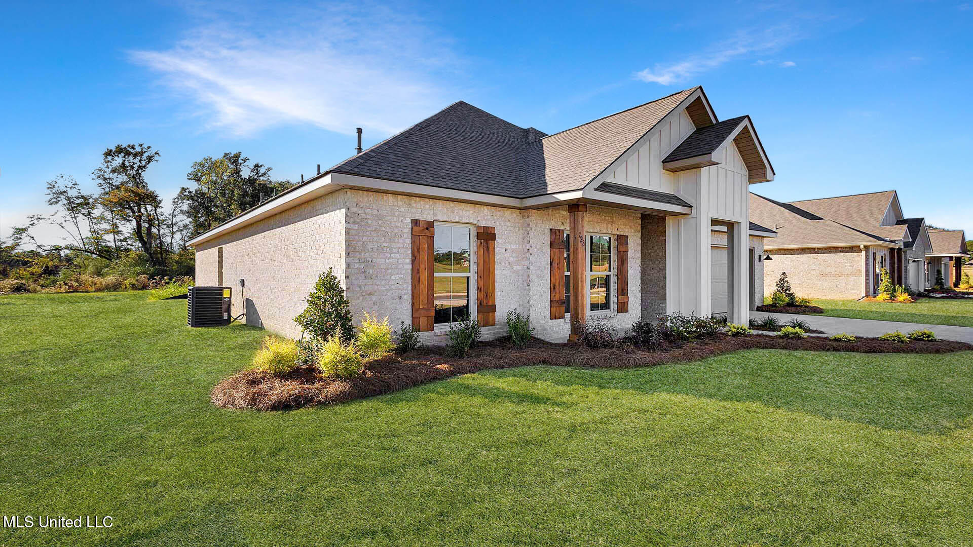 728 Honeysuckle Loop Canton, MS 39046 - Photo 3 of 35 3-HTP_1305_