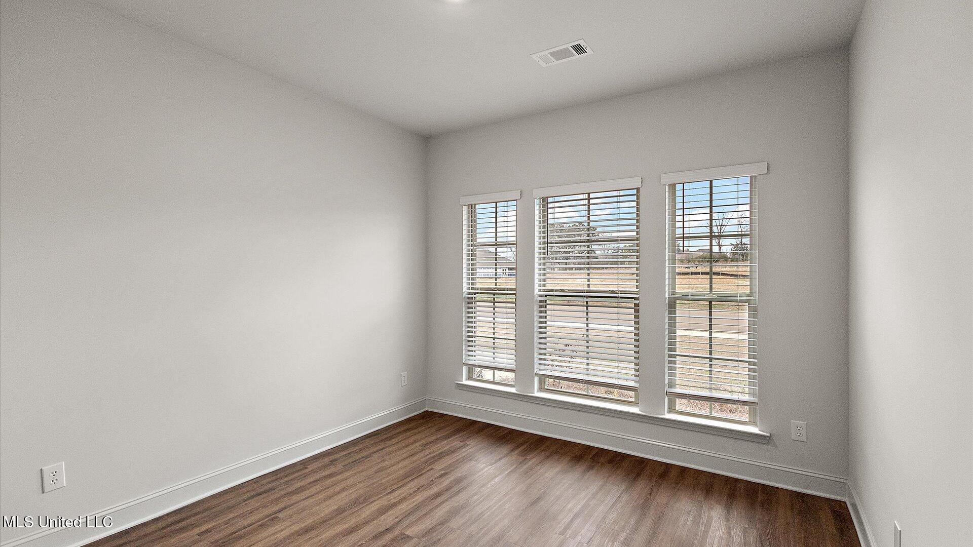 728 Honeysuckle Loop Canton, MS 39046 - Photo 32 of 35 33-3HTP5864