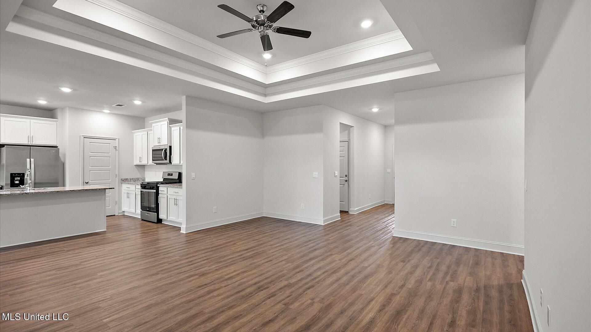 728 Honeysuckle Loop Canton, MS 39046 - Photo 8 of 35 09-3HTP5789