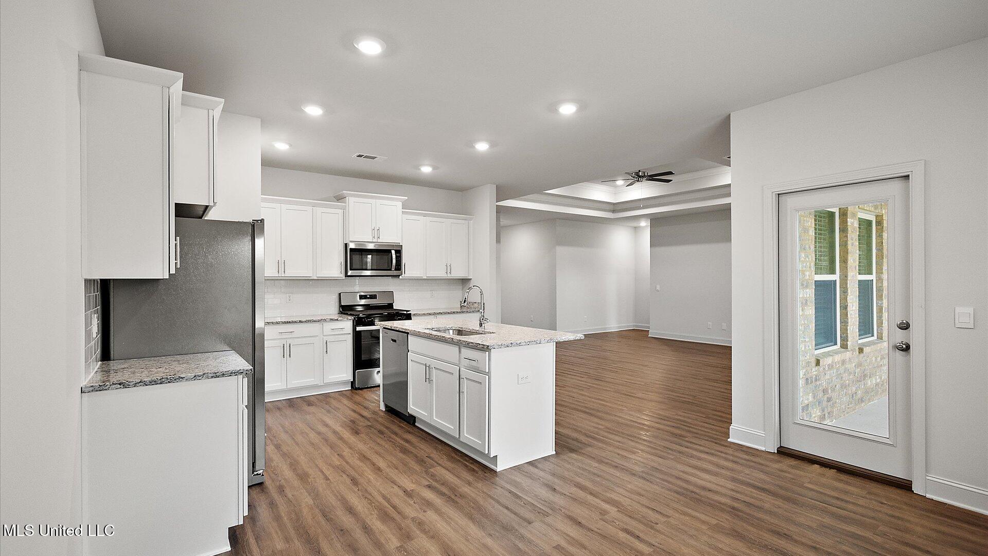 728 Honeysuckle Loop Canton, MS 39046 - Photo 10 of 35 11-3HTP5795