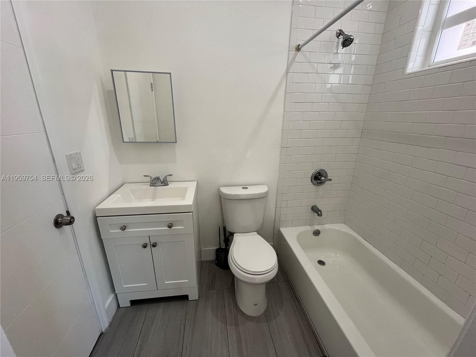 321 Southwest 9th Avenue, Unit 3 Miami, FL 33130 - Photo 6 of 8