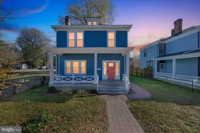 a house view with a outdoor space