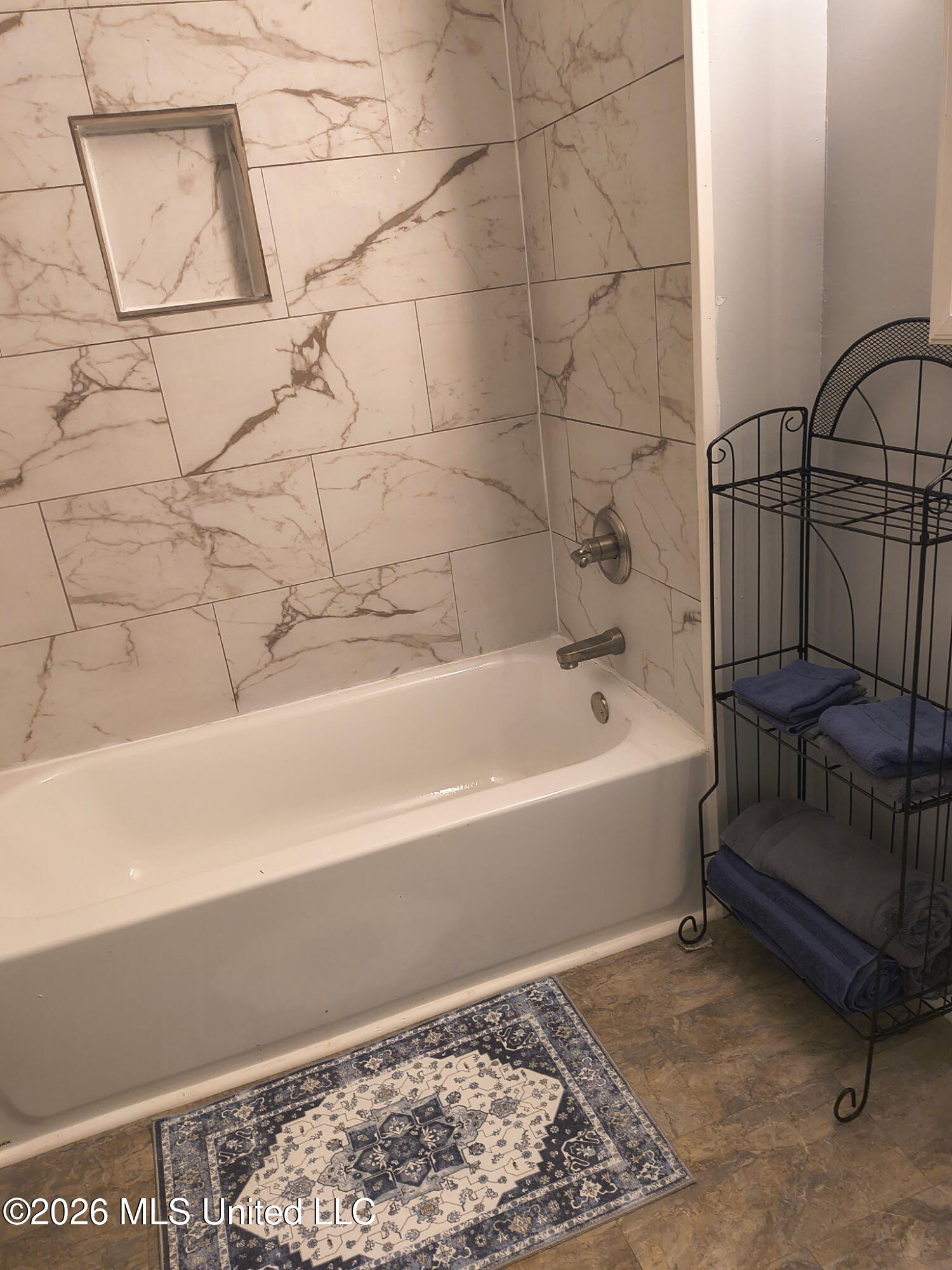 4524 25th Court Meridian, MS 39307 - Photo 10 of 14 FULL BATHROOM -1