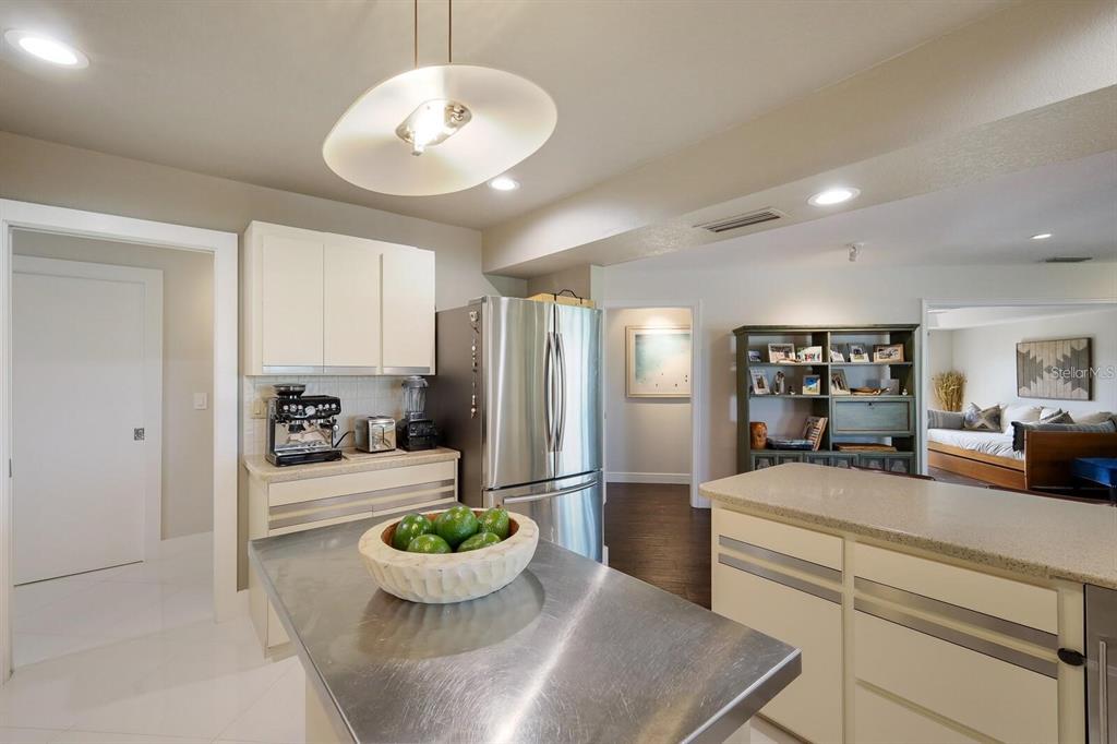 3705 Torrey Pines Boulevard Sarasota, FL 34238 - Photo 11 of 30