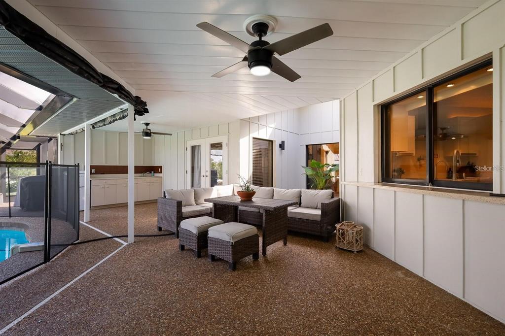 3705 Torrey Pines Boulevard Sarasota, FL 34238 - Photo 15 of 30 a living room with furniture