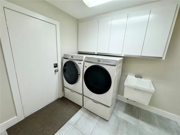 $5,250 | 3705 Torrey Pines Boulevard, Sarasota, FL 34238