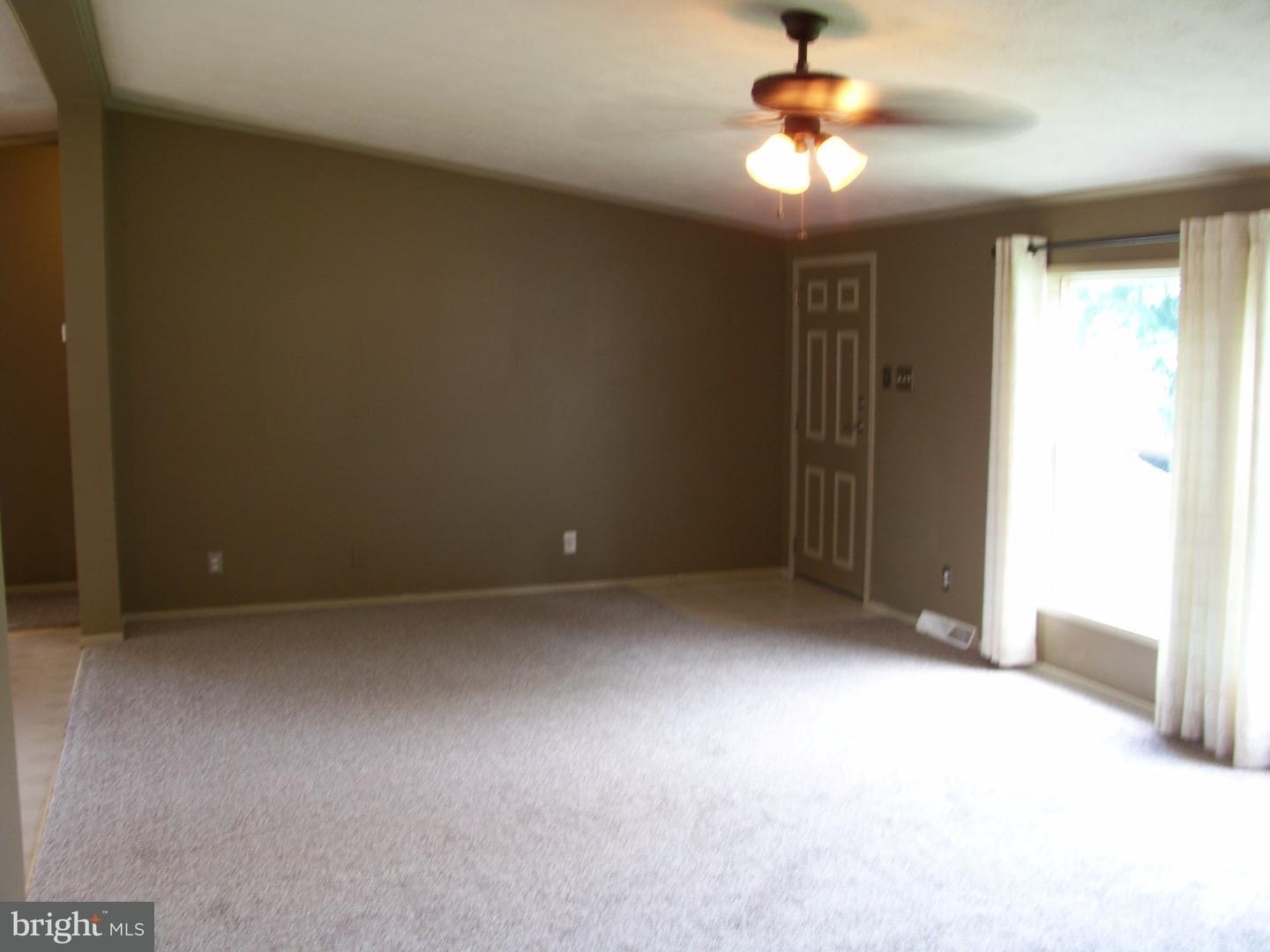 411 Ford Hook Road Doylestown, PA 18901 - Photo 8 of 25 Living Room