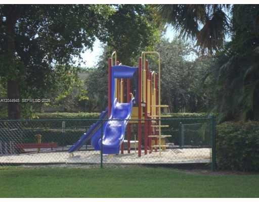 731 North Pine Island Road, Unit 305 Plantation, FL 33324 - Photo 14 of 18