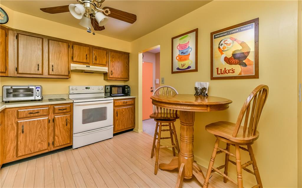 553 Sloop Road, Unit 28 Pittsburgh, PA 15237 - Photo 10 of 22 Kitchen is also large enough for an eat in kitchen.