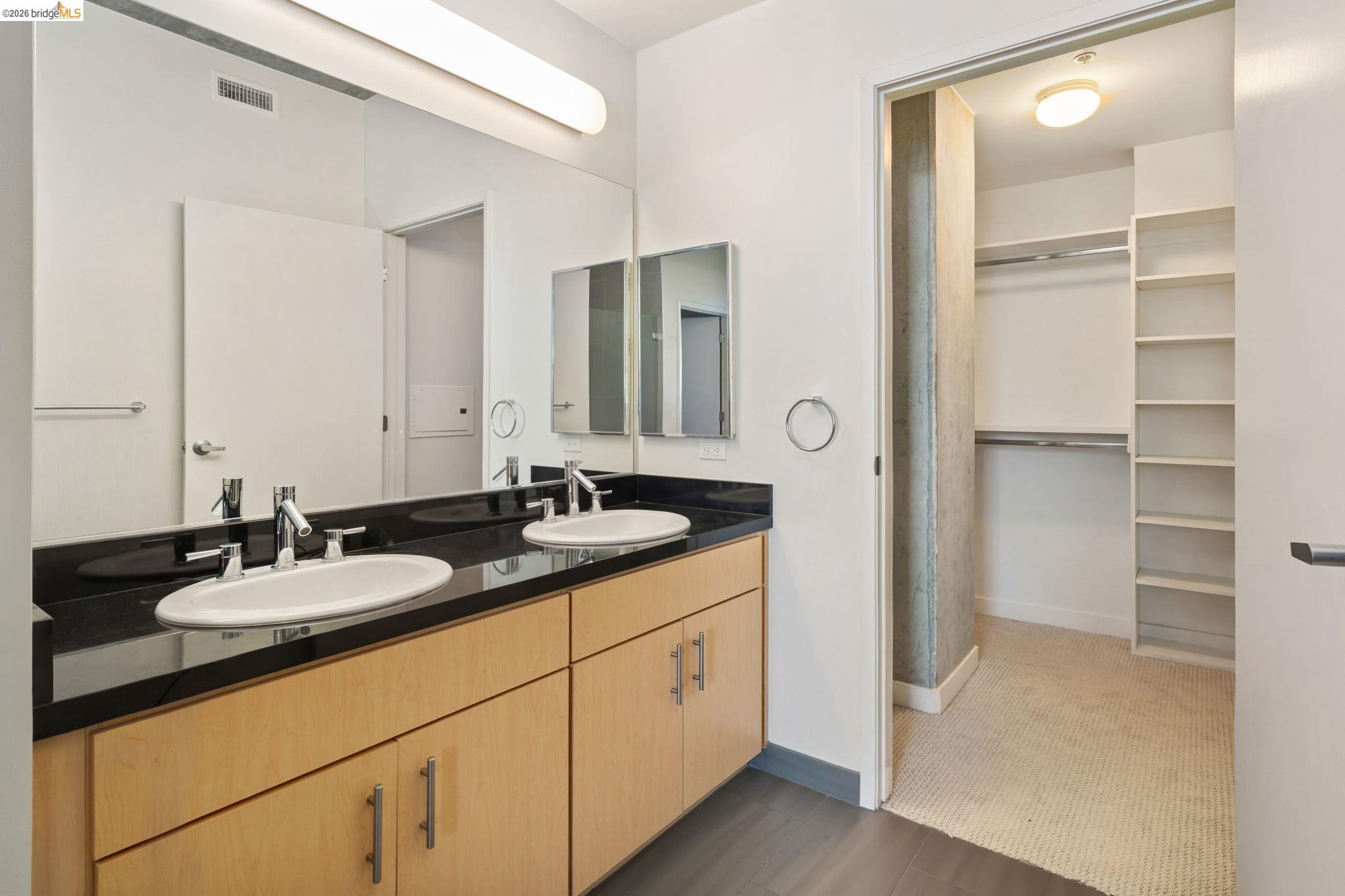311 2nd Street, Unit 511 Oakland, CA 94607 - Photo 33 of 44 Full bath with double vanity and a spacious closet