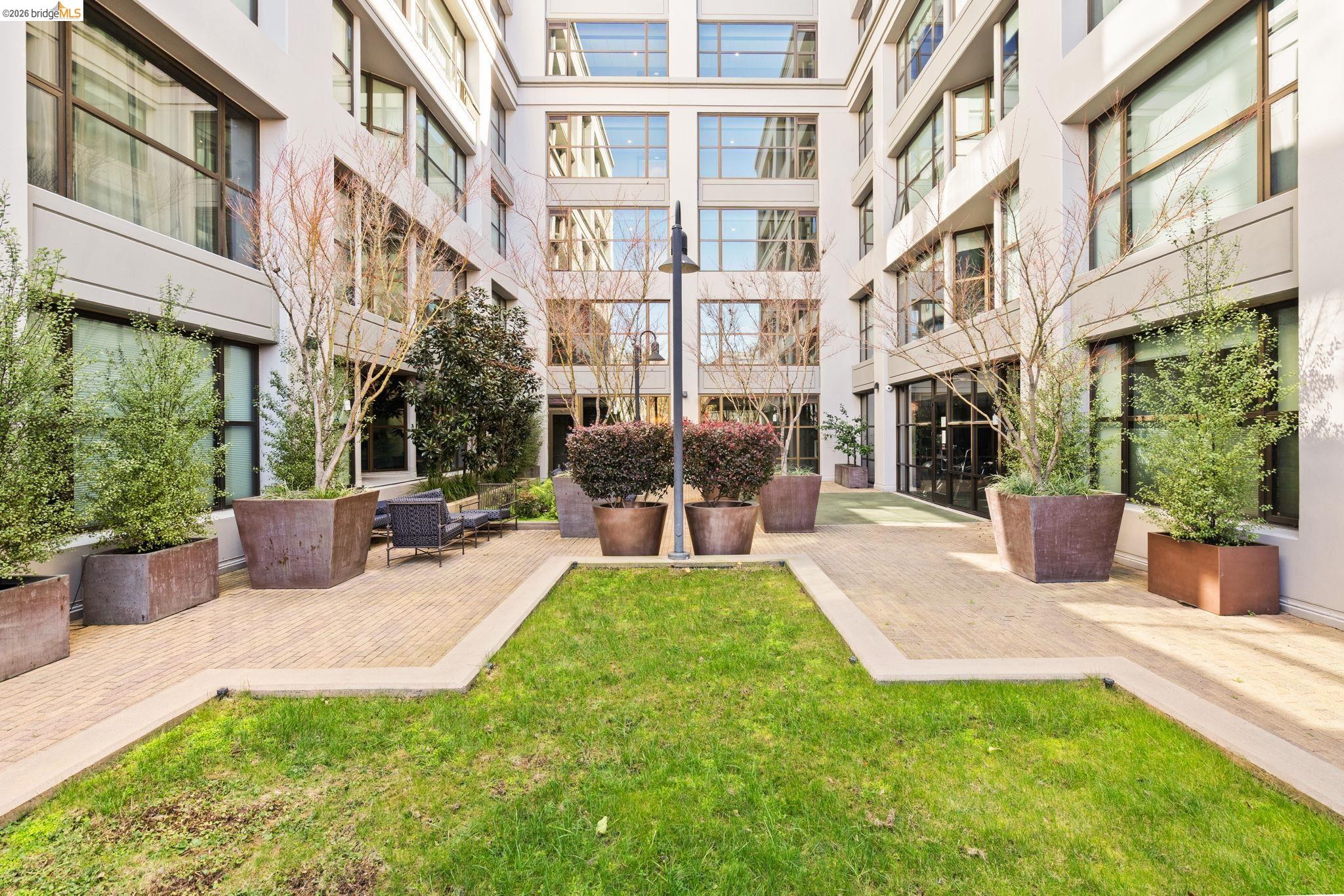 311 2nd Street, Unit 511 Oakland, CA 94607 - Photo 37 of 44 View of property's community featuring a patio area