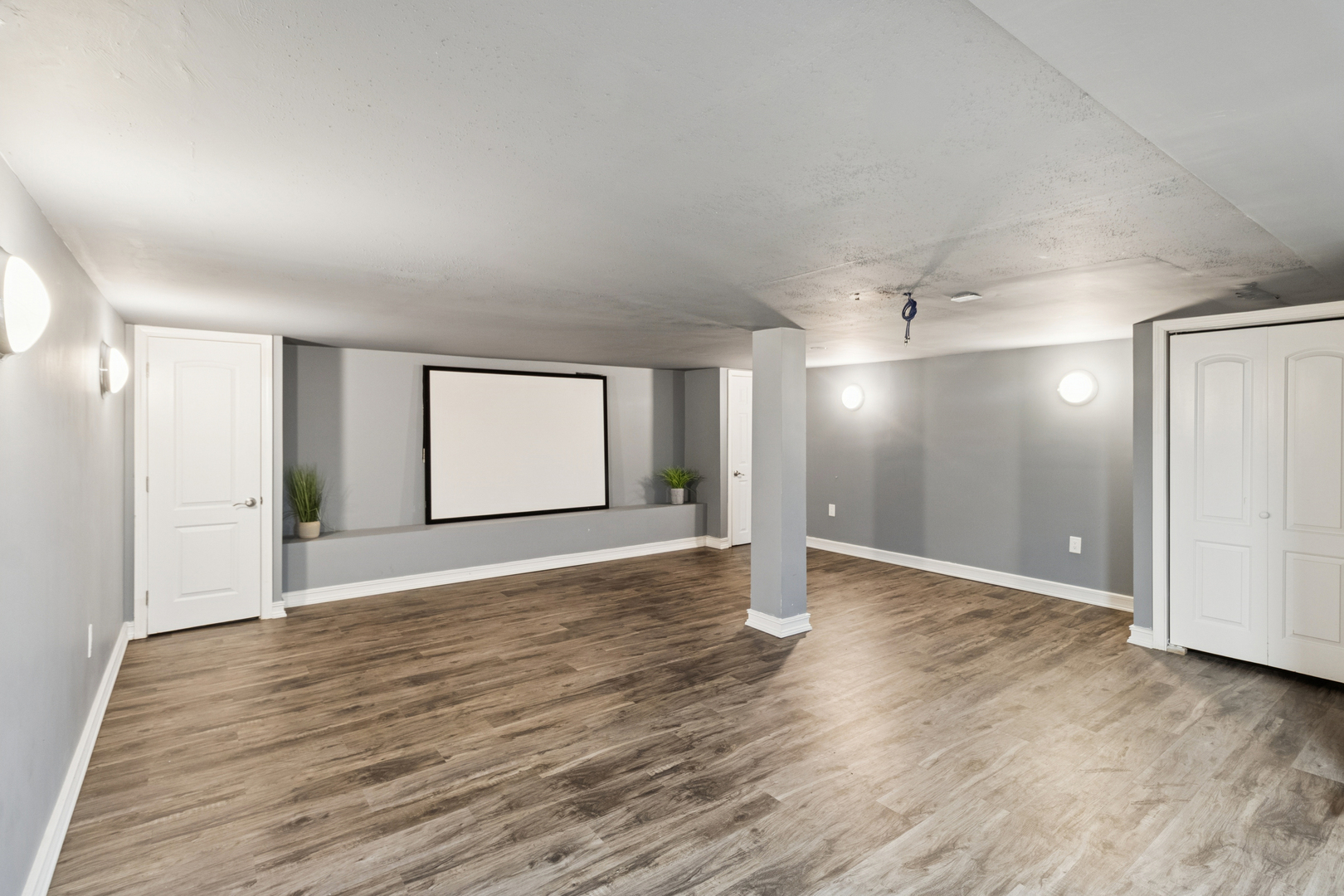 902 East Main Street Barrington, IL 60010 - Photo 25 of 33 a view of an empty room with wooden floor and a window