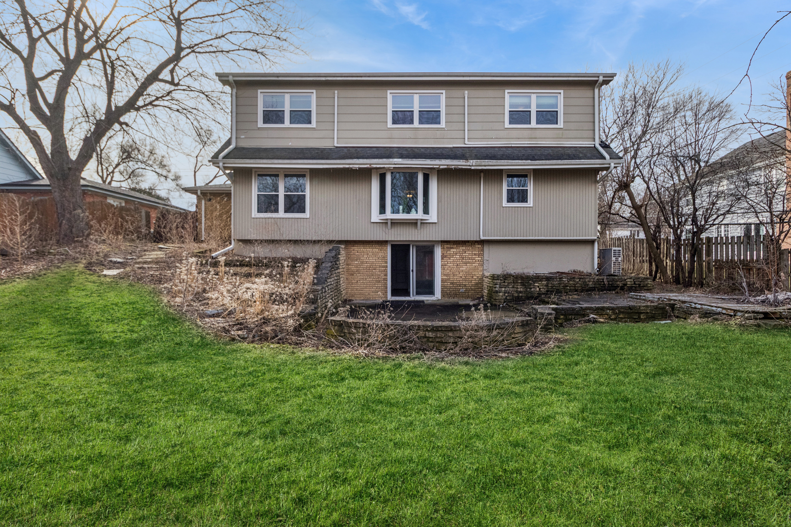 902 East Main Street Barrington, IL 60010 - Photo 28 of 33 a backyard of a house with table and chairs