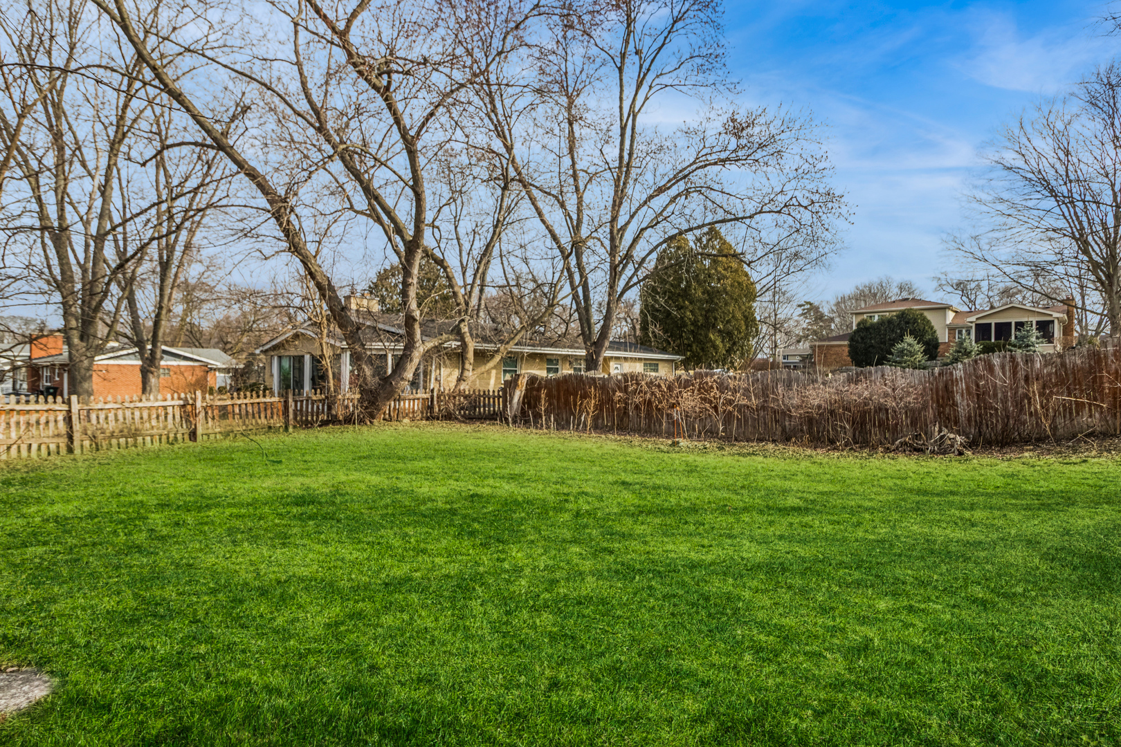 902 East Main Street Barrington, IL 60010 - Photo 29 of 33 a backyard of a house with lots of green space