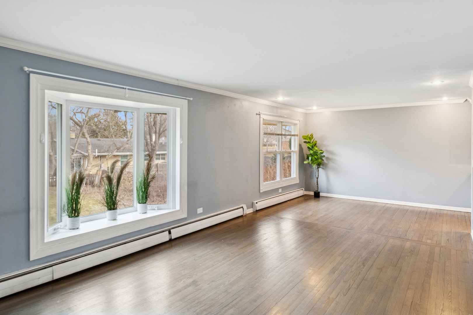 902 East Main Street Barrington, IL 60010 - Photo 4 of 33 an empty room with wooden floor and a window
