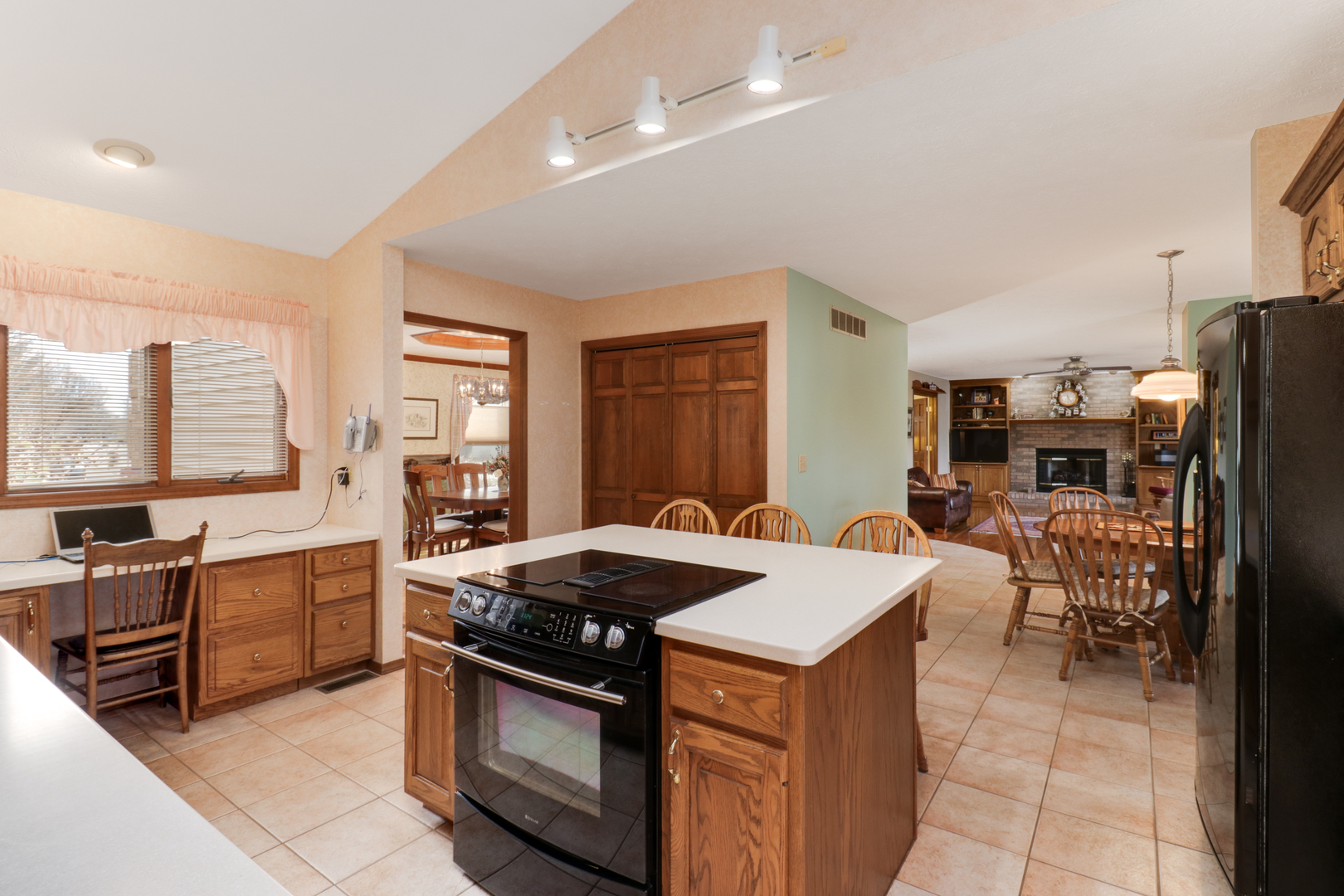 2502 Park Ridge Road Bloomington, IL 61704 - Photo 16 of 48 Gallery Image 16