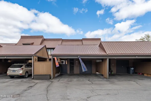 $284,900 | 548 Fleetwood Drive, Unit D, Kingsport, TN 37660