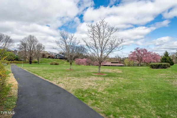 $284,900 | 548 Fleetwood Drive, Unit D, Kingsport, TN 37660