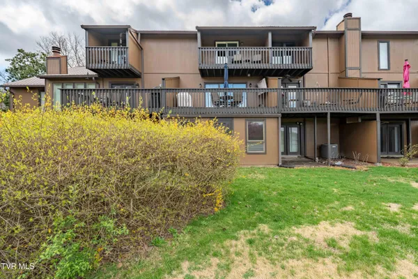 $284,900 | 548 Fleetwood Drive, Unit D, Kingsport, TN 37660