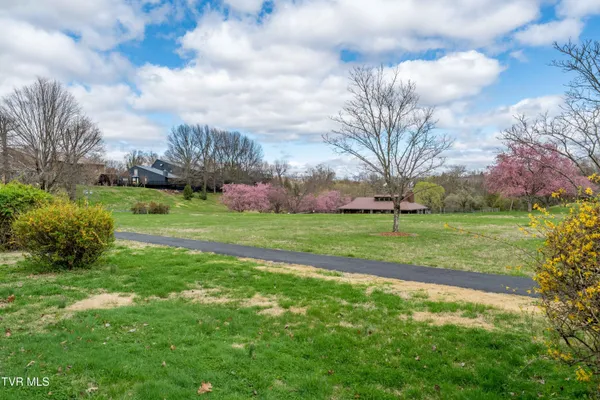 $284,900 | 548 Fleetwood Drive, Unit D, Kingsport, TN 37660