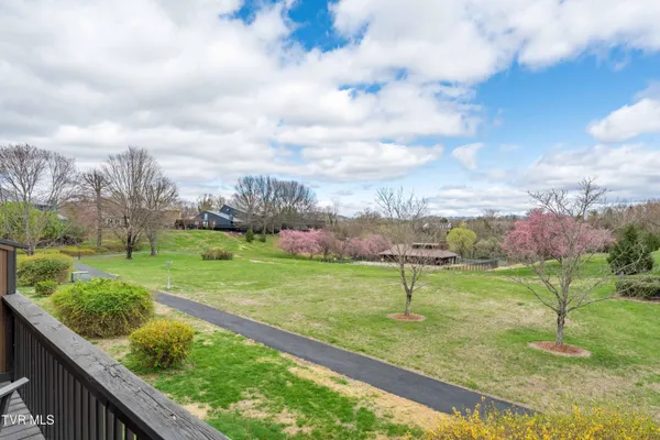 $284,900 | 548 Fleetwood Drive, Unit D, Kingsport, TN 37660