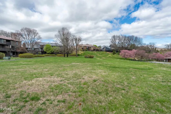 $284,900 | 548 Fleetwood Drive, Unit D, Kingsport, TN 37660