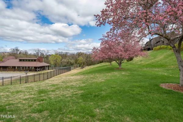 $284,900 | 548 Fleetwood Drive, Unit D, Kingsport, TN 37660