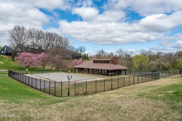 $284,900 | 548 Fleetwood Drive, Unit D, Kingsport, TN 37660