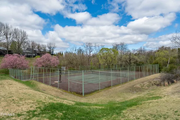 $284,900 | 548 Fleetwood Drive, Unit D, Kingsport, TN 37660