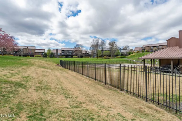 $284,900 | 548 Fleetwood Drive, Unit D, Kingsport, TN 37660