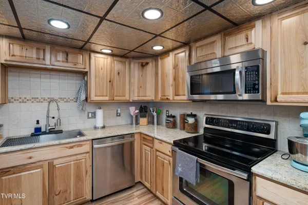 $284,900 | 548 Fleetwood Drive, Unit D, Kingsport, TN 37660